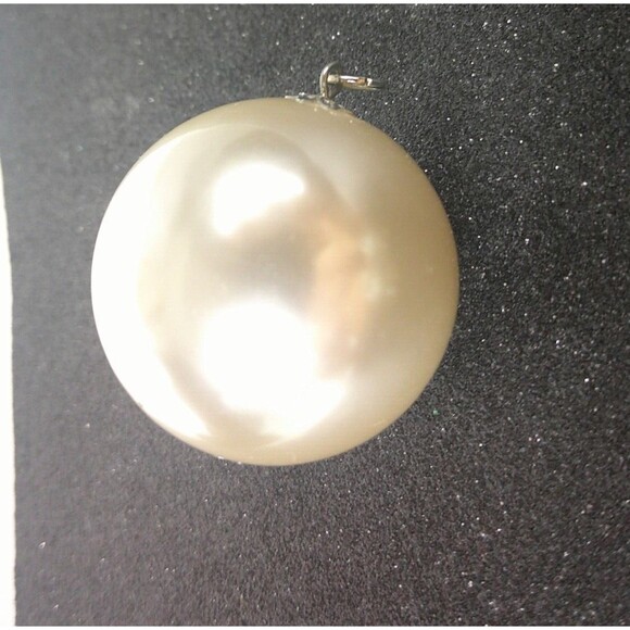 Vintage Large Faux Pearl Pendant and Clip On Earrings Set Statement Piece - Picture 2 of 3